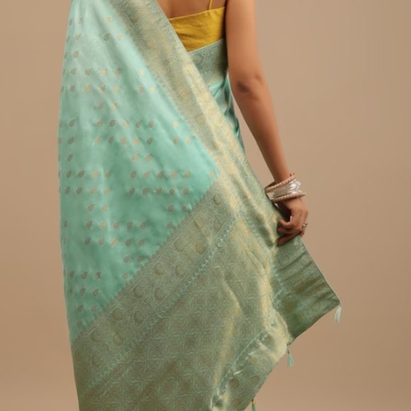 Sky Blue Saree In Dola Silk With Woven Leaf Buttis And Moroccan Weave On Pallu - Picture 4 of 6